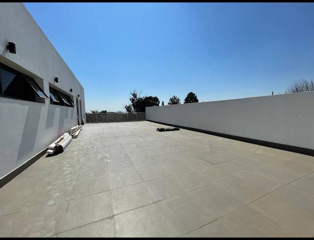 119.50M² OFFICE TO LET IN BRYANSTON